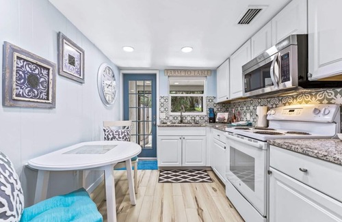 Laurel Park Villa | Quiet Downtown Sarasota Villa. Updated 2022.