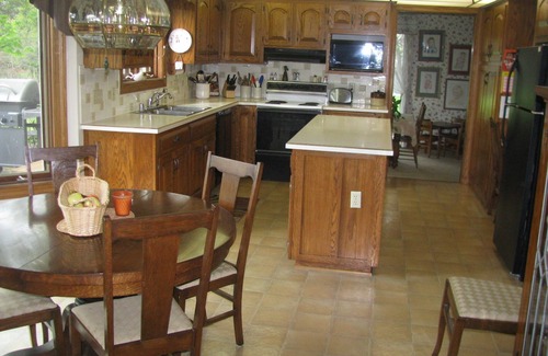 Colgate House | Quiet Family Neighborhood