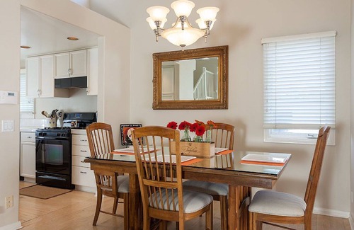 Corona del Mar House | Quiet Home Beachside town