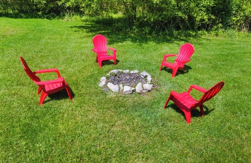 Mansfield House | Quiet home close to Reformatory and downtown. Firepit, deck, & disc golf basket