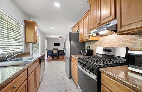 Ellenwood House | Quiet Home Minutes to Airport & Downtown Atlanta