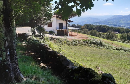 Irouleguy House | Quiet house to rent on the heights of Irouléguy for 6 to 12 people