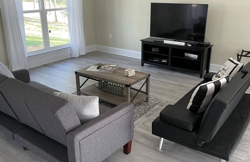 Jesup House | Quiet lake front property in peaceful neighborhood setting.