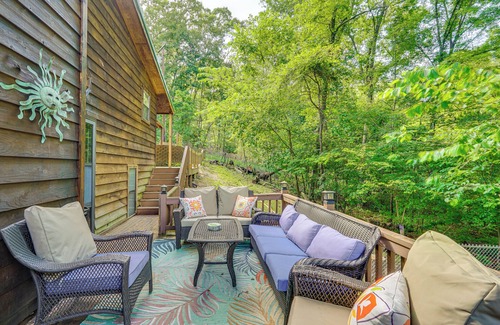 Camdenton Cabin | Quiet Lake of the Ozarks Cabin w/Dock + Gazebo!