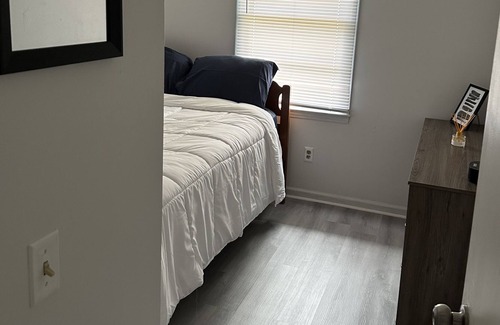 Kelly House | Quiet, Minimal Home: 18 Min from White Lake