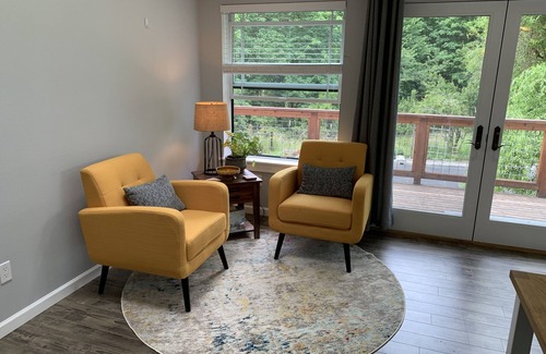Gig Harbor Apartment | Quiet Modern Apartment on Tidal Estuary near Shops/Parks