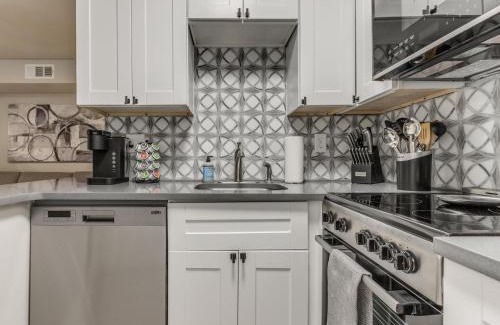 Oklahoma City Apartment | Quiet Modern Heavenly Paradise Love and Balcony Near Lake, Mall, Food, Entertainment!