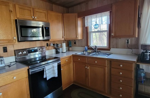 Mountain Rest House | Quiet Mountain lake cabin, surrounded by trees with lake access, close to river!