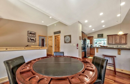 Tahoe Paradise House | Quiet Mtn 4BR, 3BA, Spa, Poker, Central AC