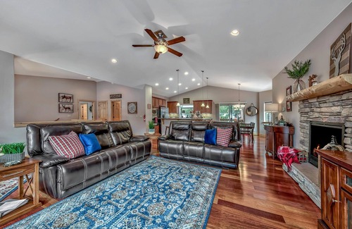 Tahoe Paradise House | Quiet Mtn 4BR, 3BA, Spa, Poker, Central AC