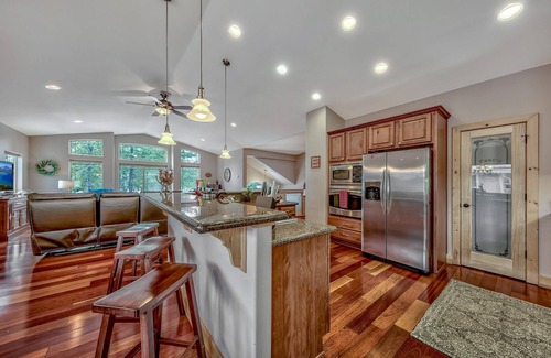 Tahoe Paradise House | Quiet Mtn 4BR, 3BA, Spa, Poker, Central AC