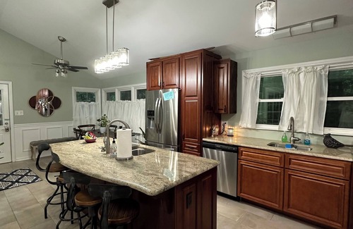 Chapel Hill Apartment | Quiet, quaint 2 bedroom 2 bath upstairs apartment 3.5 miles from UNC