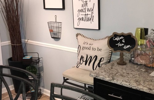 Fairburn Bed & Breakfast | Quiet Quaint Work Relax Retreat- 9 mins from Chattahoochee Event Center