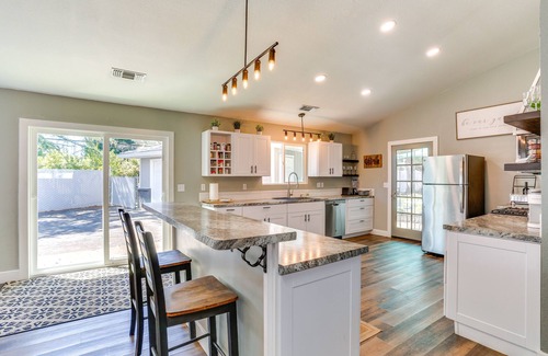 Redding House | Quiet Redding Getaway ~ 7 Mi to Downtown!