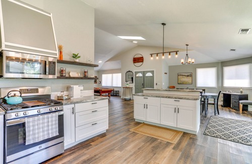 Redding House | Quiet Redding Getaway ~ 7 Mi to Downtown!