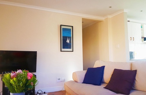 Kuils River House | Quiet room in leavy suburb, 5 minutes away from wine farms