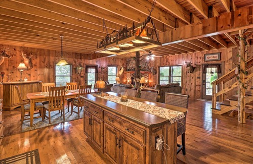 Mammoth Spring Cabin | Quiet + Rustic Cabin with Fire Pit on 20 Acres!