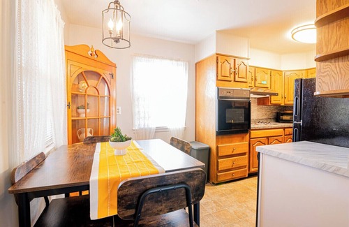 Frederick House | Quiet, Safe Nest-Minutes to Everything