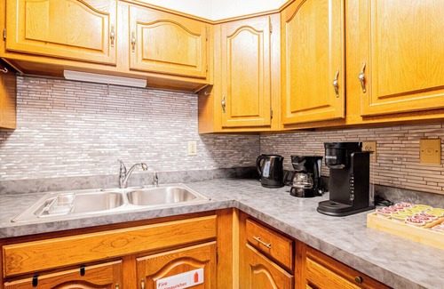 Frederick House | Quiet, Safe Nest-Minutes to Everything