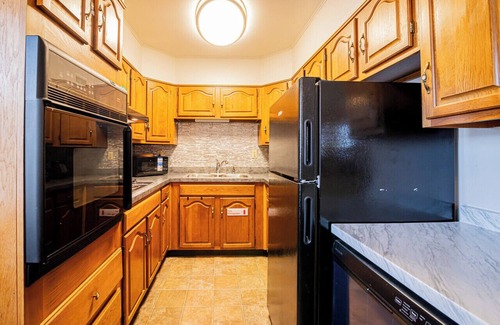 Frederick House | Quiet, Safe Nest-Minutes to Everything