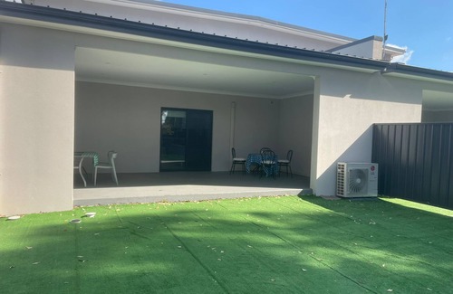 Mount Druitt House | Quiet Spacious Family House Mt Druitt - 11 bedrooms