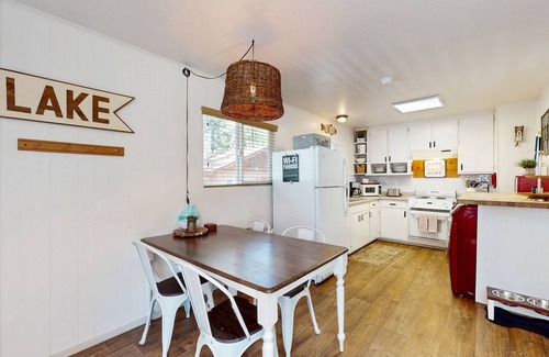 Tahoe Island House | Quiet & Sunny Retreat - Near Camp Richardson & Bike Path