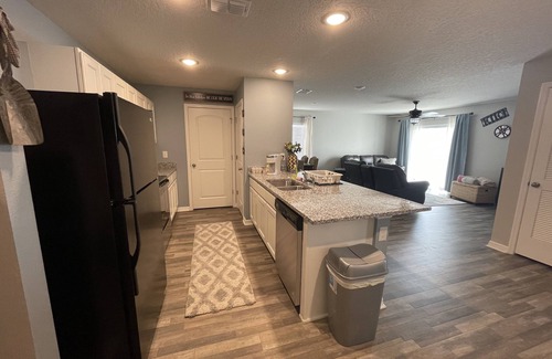 Welaka House | Quiet sunsets next to the river. Bring your fishing poles the bass are biting!