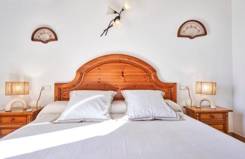 Buger Villa | Quiet Villa in Buger with amazing pool, paddle court and nice garden