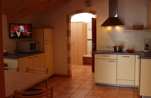 Kurtatsch an der Weinstraße Apartment | Quiet with a wonderful view, hiking from the farm, sauna, large pool, guest card