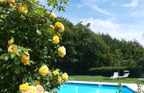 Kurtatsch an der Weinstraße Apartment | Quiet with a wonderful view, hiking from the farm, sauna, large pool, guest card