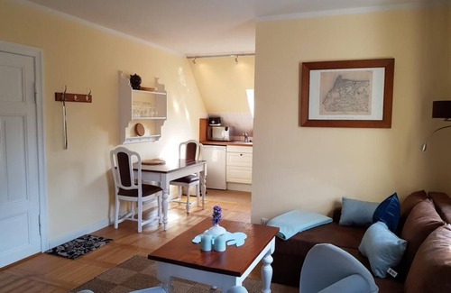 Ostseebad Prerow Apartment | Quiet, WLAN, garden, forest, path to the west beach, gr. Parking lot, suitcase carrier b. Bd.