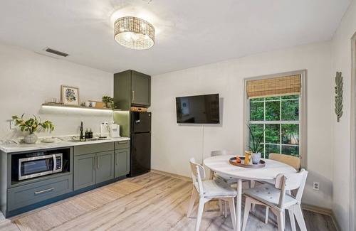 Gainesville Apartment | Quietly Elevated Gainesville Guest Suite - The Perch at Misty Hollow