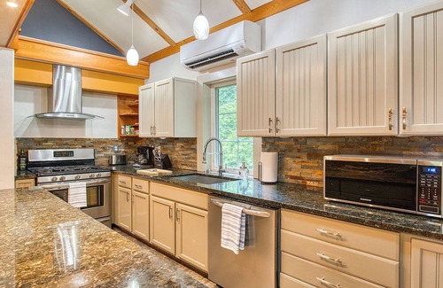 Bryson City Cabin | Quilt and Craft Retreat in Smoky Mountains