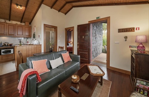 Santa Maria Maior Cottage | Quinta Devónia - Cedro,country house with sea view