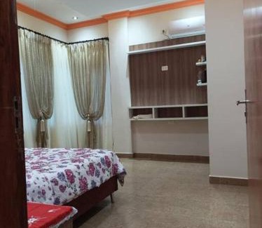 Ciudad Del Este House | Quinta Las Palmeras, Cond. Cerrado seguridad 24hs.