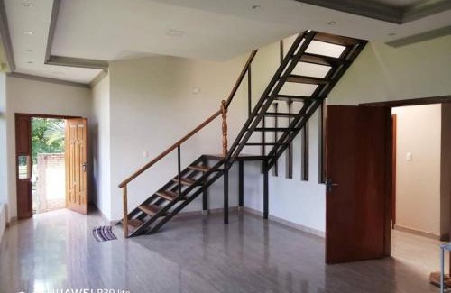 Ciudad Del Este House | Quinta Las Palmeras, Cond. Cerrado seguridad 24hs.