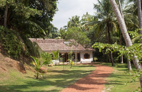 Unawatuna Villa | Quintessential colonial villa with pool and full staff