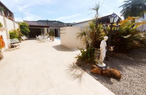 Centro House | Quiosque com piscina e churrasqueira!