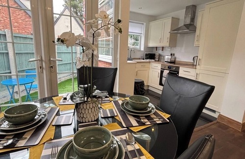 Brentwood House | Quirky 2-Bed Brentwood Home Near High St and Station