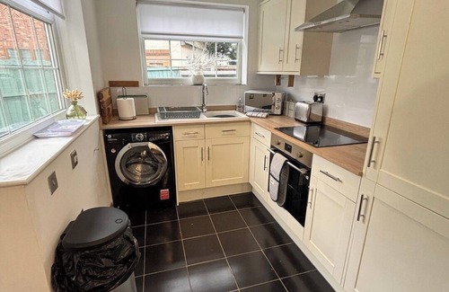 Brentwood House | Quirky 2-Bed Brentwood Home Near High St and Station