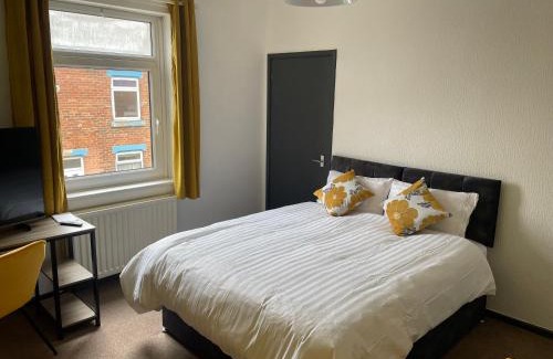 Ferryhill House | Quirky and Cosy Two Bed in Ferryhill Near Durham! - Available as individual rooms or the Entire Property!