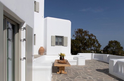 Plintri Villa | R 3165 Villa Flint With Air-conditioning.Safe box & Washing machine,