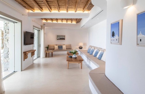 Plintri Villa | R 3165 Villa Flint With Air-conditioning.Safe box & Washing machine,