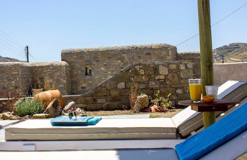 Houlakia Villa | R 805 Villa Private Infinity Pool with Wood Fire BBQ Area, Pool House with Bar ,In House Laundry Fa