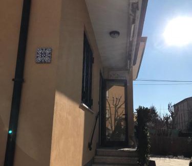 Montale House | R&B MiDora Montale