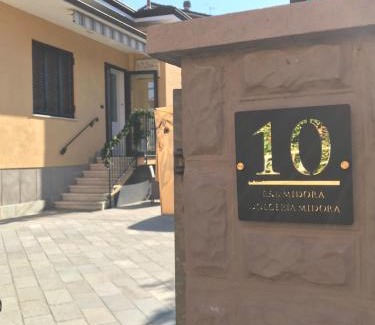 Montale House | R&B MiDora Montale