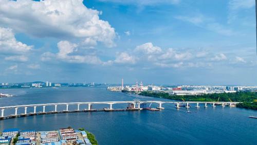 Central District Apartment | R&F Princess Cove JB CIQ with Seaview