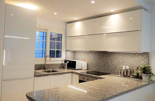 Castillo de Sabinillas Apartment | R32 Apartment only 50 meters from the beach!