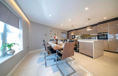 Batley House | *RA7C* For your most relaxed & Cosy stay + Free Parking + Free Fast WiFi *