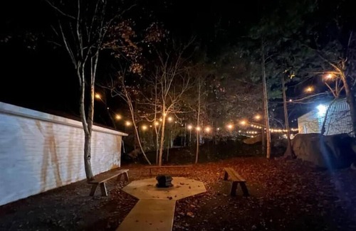 Groveoak Cabin | Rabbit Luxury Tiny Cabin on Lake with Play Area